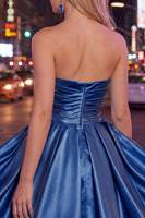 Laden Sie das Bild in den Galerie-Viewer, Mint A-Linie Trägerloses Satin-Homecoming-Kleid mit Falten