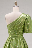 Laden Sie das Bild in den Galerie-Viewer, Grünes A-Linie-Single-Shoulder-Metallic Homecoming-Kleid mit Falten