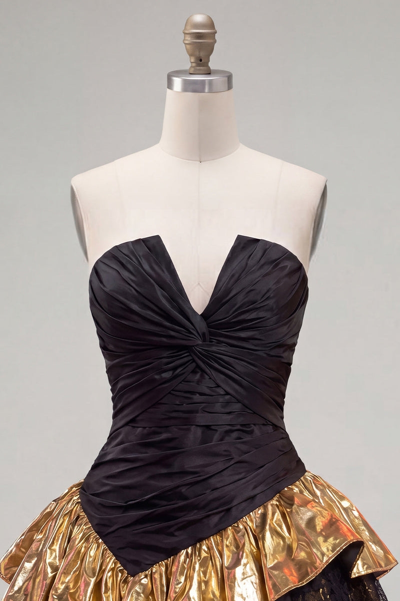 Laden Sie das Bild in den Galerie-Viewer, Schwarzes goldenes, gestuftes, trägerloses Rüschen-Kurz-Homecoming-Kleid mit Schnürung hinten