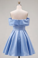 Laden Sie das Bild in den Galerie-Viewer, Blaues A-Linien-Off-shoulder gerafftes Satin-Homecoming-Kleid mit Perlenbesatz