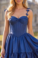Laden Sie das Bild in den Galerie-Viewer, A-Line Navy Korsett-Spaghettiträger Homecoming-Kleid mit Rüschen