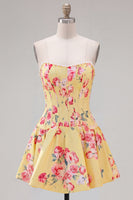 Laden Sie das Bild in den Galerie-Viewer, Trägerloses, gelbes Perlmutt-A-Line-Korsett, Blumen-Homecoming-Kleid