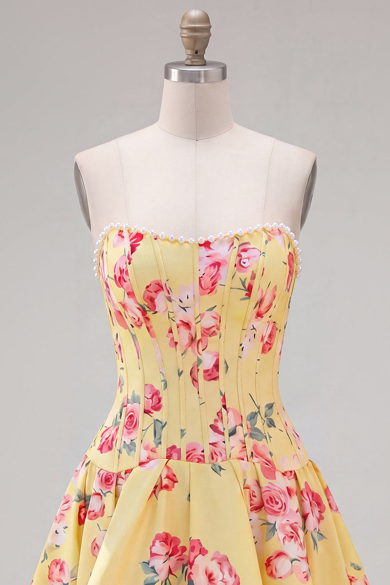 Laden Sie das Bild in den Galerie-Viewer, Trägerloses, gelbes Perlmutt-A-Line-Korsett, Blumen-Homecoming-Kleid