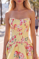 Laden Sie das Bild in den Galerie-Viewer, Trägerloses, gelbes Perlmutt-A-Line-Korsett, Blumen-Homecoming-Kleid