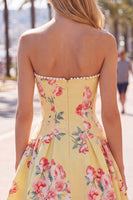 Laden Sie das Bild in den Galerie-Viewer, Trägerloses, gelbes Perlmutt-A-Line-Korsett, Blumen-Homecoming-Kleid