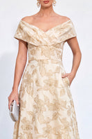 Laden Sie das Bild in den Galerie-Viewer, Goldene A-Linie schulterloses Jacquard-Blumen-Langkleid Mutter der Braut