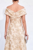 Laden Sie das Bild in den Galerie-Viewer, Goldene A-Linie schulterloses Jacquard-Blumen-Langkleid Mutter der Braut