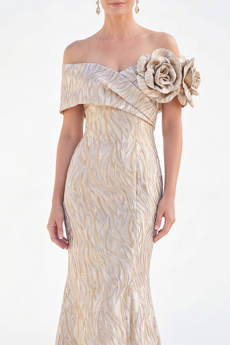Laden Sie das Bild in den Galerie-Viewer, Schulterloses Meerjungfrauen-Umkleid mit golden, gerafftem langen Mutter-der-Braut-Kleid mit 3D-Blumen