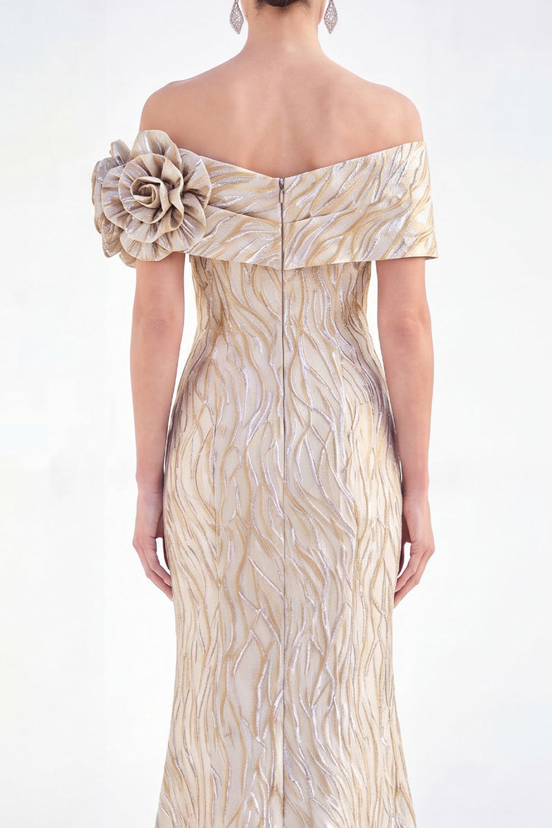 Laden Sie das Bild in den Galerie-Viewer, Schulterloses Meerjungfrauen-Umkleid mit golden, gerafftem langen Mutter-der-Braut-Kleid mit 3D-Blumen