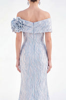 Laden Sie das Bild in den Galerie-Viewer, Schulterloses Meerjungfrauen-Umkleid mit golden, gerafftem langen Mutter-der-Braut-Kleid mit 3D-Blumen