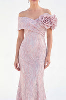 Laden Sie das Bild in den Galerie-Viewer, Schulterloses Meerjungfrauen-Umkleid mit golden, gerafftem langen Mutter-der-Braut-Kleid mit 3D-Blumen