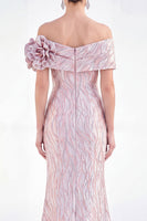 Laden Sie das Bild in den Galerie-Viewer, Schulterloses Meerjungfrauen-Umkleid mit golden, gerafftem langen Mutter-der-Braut-Kleid mit 3D-Blumen
