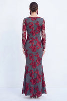 Laden Sie das Bild in den Galerie-Viewer, Meerjungfrauen-Schwarzer Bateau-Ausschnitt mit Blumen – Langes Mutter-der-der-Braut-Kleid mit Stickerei