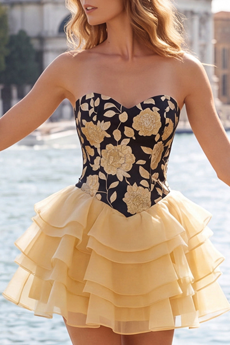 Laden Sie das Bild in den Galerie-Viewer, A-Line gold- und schwarzes Sweetheart Sweetheart Gestuftes Homecoming-Kleid mit Spitze auf dem Rücken