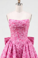 Laden Sie das Bild in den Galerie-Viewer, Knallpinkes, trägerloses, geblümtes A-Line-Jacquard-Bow-Homecoming-Kleid mit Schnürung hinten
