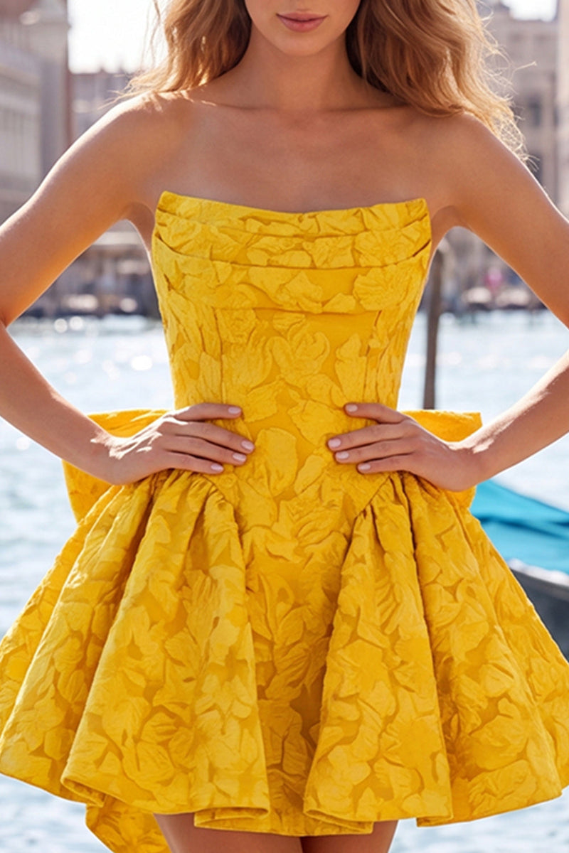 Laden Sie das Bild in den Galerie-Viewer, Knallpinkes, trägerloses, geblümtes A-Line-Jacquard-Bow-Homecoming-Kleid mit Schnürung hinten
