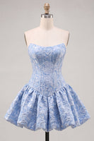 Laden Sie das Bild in den Galerie-Viewer, A-Line blaues Jacquard-Blumenkorsett Trägerloses Homecoming-Kleid