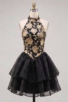 Laden Sie das Bild in den Galerie-Viewer, Gold- und schwarzes Neckholderhals-Hemdkleid mit Blumenmuster in A-Linie und Spitze hinten