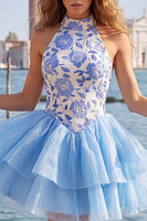 Laden Sie das Bild in den Galerie-Viewer, Gold- und schwarzes Neckholderhals-Hemdkleid mit Blumenmuster in A-Linie und Spitze hinten