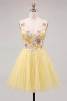 Laden Sie das Bild in den Galerie-Viewer, A-Linie gelbes V-Ausschnitt Blumenpailletten-Homecoming-Kleid