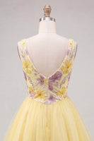 Laden Sie das Bild in den Galerie-Viewer, A-Linie gelbes V-Ausschnitt Blumenpailletten-Homecoming-Kleid