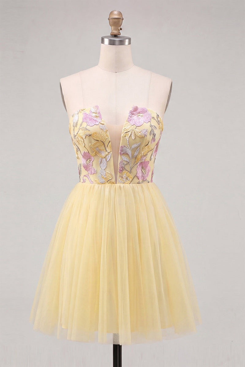 Laden Sie das Bild in den Galerie-Viewer, Gelbes, a-linienförmiges, trägerloses, floralbesticktes kurzes Homecoming-Kleid
