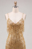 Laden Sie das Bild in den Galerie-Viewer, Goldene Bodycon Spaghettiträger und Pailletten-Homecoming-Kleid mit Fransen