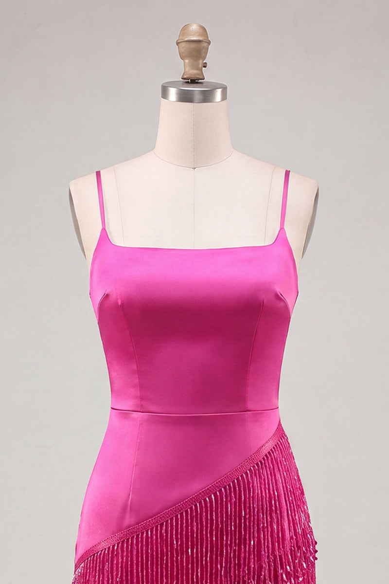 Laden Sie das Bild in den Galerie-Viewer, Satin Fuchsia Bodycon Spaghetti-Träger Kurzes Homecoming-Kleid mit Fransen