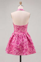 Laden Sie das Bild in den Galerie-Viewer, A-Line fuchsiafarbener Halterhals Jacquard Floral Kurzes Homecoming-Kleid