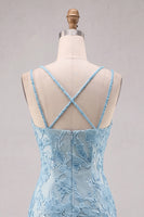 Laden Sie das Bild in den Galerie-Viewer, Hellblaues Bodycon Spaghetti-Träger – blumiges kurzes Homecoming-Kleid mit Perlen