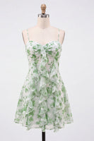 Laden Sie das Bild in den Galerie-Viewer, Grüne A-Linie Chiffon Blumenrüschen Spaghettiträger kurzes Homecoming-Kleid