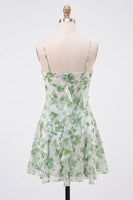 Laden Sie das Bild in den Galerie-Viewer, Grüne A-Linie Chiffon Blumenrüschen Spaghettiträger kurzes Homecoming-Kleid