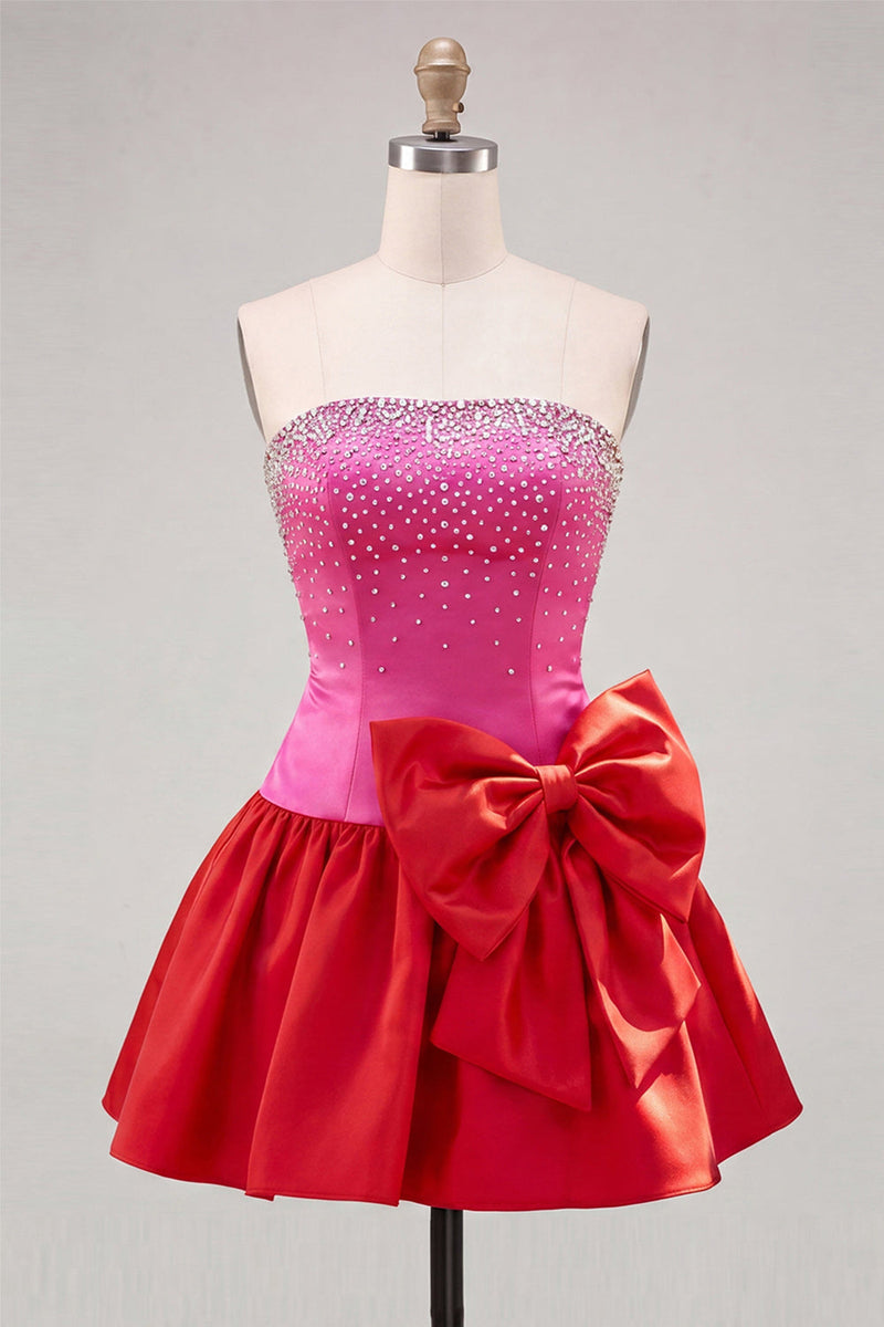 Laden Sie das Bild in den Galerie-Viewer, Fuchsiafarbenes und rotes, trägerloses, perlenbezogenes kurzes Homecoming-Kleid in A-Linie mit Schleife