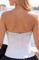 Laden Sie das Bild in den Galerie-Viewer, Fuchsiafarbenes und rotes, trägerloses, perlenbezogenes kurzes Homecoming-Kleid in A-Linie mit Schleife