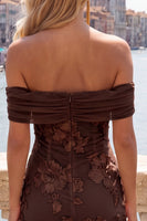 Laden Sie das Bild in den Galerie-Viewer, Schulterloses, gelbes, geblümtes, enges Homecoming-Kleid mit Rüschen