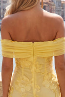 Laden Sie das Bild in den Galerie-Viewer, Schulterloses, gelbes, geblümtes, enges Homecoming-Kleid mit Rüschen