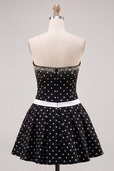 Schwarze Weiße Punkte Trägerloses Kurzes Perlenbesetztes Kurzes Abendkleid mit Schleife