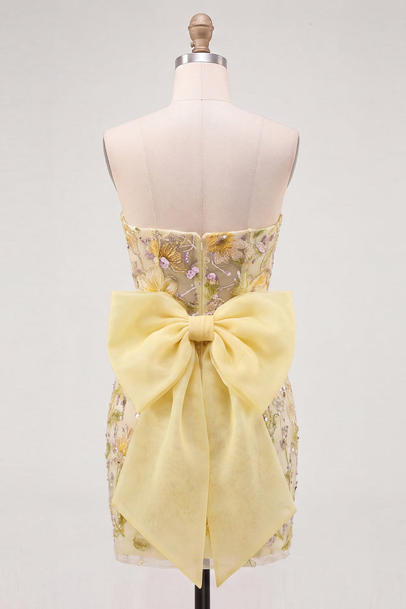 Laden Sie das Bild in den Galerie-Viewer, Gelbes, trägerloses, bodycon florale Pailletten-Homecoming-Kleid mit Schleife