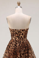 Laden Sie das Bild in den Galerie-Viewer, Braunes Leopard-A-Linie, trägerloses kurzes Homecoming-Kleid mit Perlen