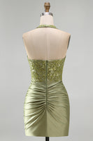 Laden Sie das Bild in den Galerie-Viewer, Armeegrün Neckholder Halsausschnitt Gerafftes Blumen Satin Bodycon Perlen Kurzes Abendkleid