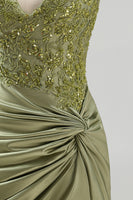 Laden Sie das Bild in den Galerie-Viewer, Armeegrün Neckholder Halsausschnitt Gerafftes Blumen Satin Bodycon Perlen Kurzes Abendkleid