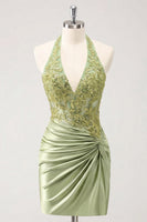 Laden Sie das Bild in den Galerie-Viewer, Army Green Neckholder-Halsausschnitt mit gerafftem Blumensatin Bodycon Bodycon Perlen-Homecoming-Kleid