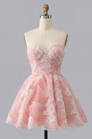 Laden Sie das Bild in den Galerie-Viewer, Staubiges blaues A-Line Sweetheart Pearl Floral Kurzes Homecoming-Kleid mit Schnürung auf dem Rücken