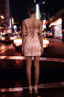 Laden Sie das Bild in den Galerie-Viewer, Grünes Bodycon-Korsett, eine Schulter Schnürung hinten Pailletten, Homecoming-Kleid mit Schärpe