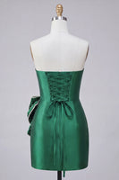 Laden Sie das Bild in den Galerie-Viewer, Dunkelgrünes, trägerloses Bodycon Perlmutt-Schnürk-Back-Homecoming-Kleid mit Schleife an der Taille