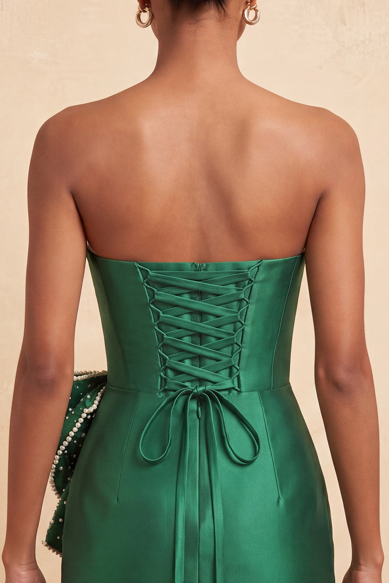 Laden Sie das Bild in den Galerie-Viewer, Dunkelgrünes, trägerloses Bodycon Perlmutt-Schnürk-Back-Homecoming-Kleid mit Schleife an der Taille