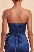 Laden Sie das Bild in den Galerie-Viewer, Dunkelgrünes, trägerloses Bodycon Perlmutt-Schnürk-Back-Homecoming-Kleid mit Schleife an der Taille