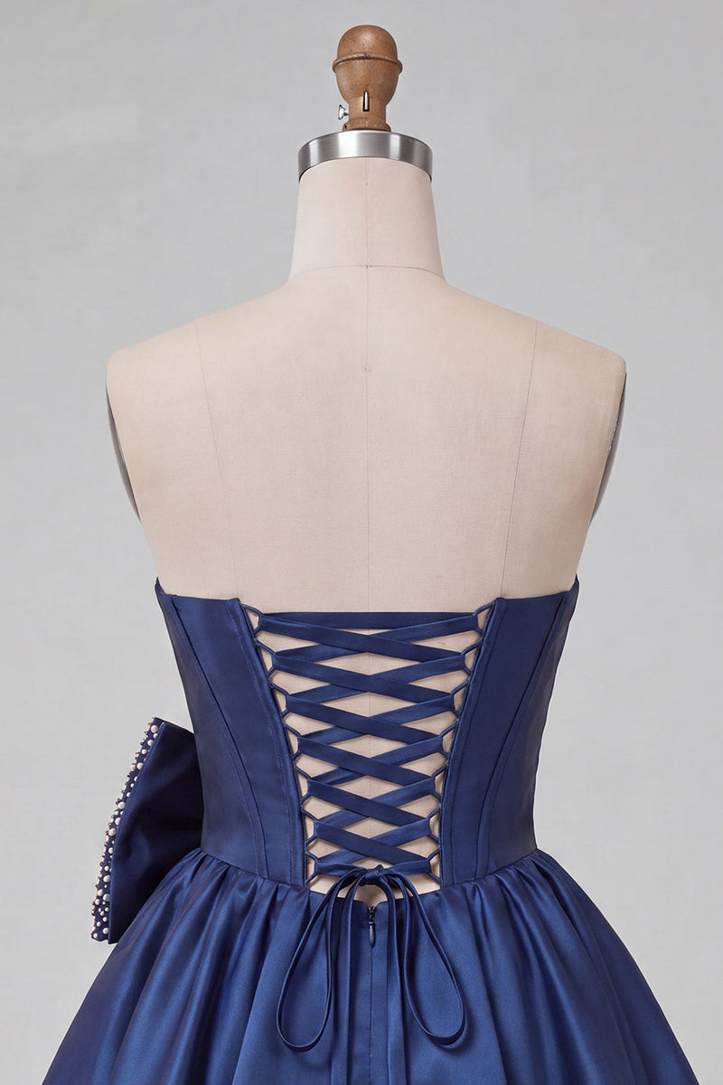 Laden Sie das Bild in den Galerie-Viewer, Marineblaues, satinblaues, trägerloses A-Linien-Perlenkorsett mit Schluss Rücken-Heimkehrkleid mit Schleife