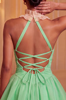Laden Sie das Bild in den Galerie-Viewer, Gelbes A-Linie Neckholder Rüschen Kurzes Abendkleid mit Schnürung