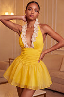 Laden Sie das Bild in den Galerie-Viewer, Gelbes A-Linie Neckholder Rüschen Kurzes Abendkleid mit Schnürung